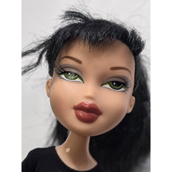 Bratz Behind the Scene Fashion Doll Amelie Haute Couture- BROKEN FINGERS READ - Picture 8 of 16